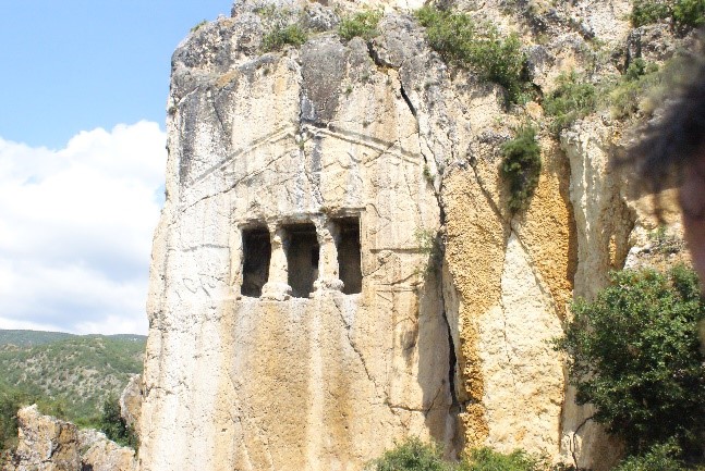 Kale Kapı Kaya Mezarı