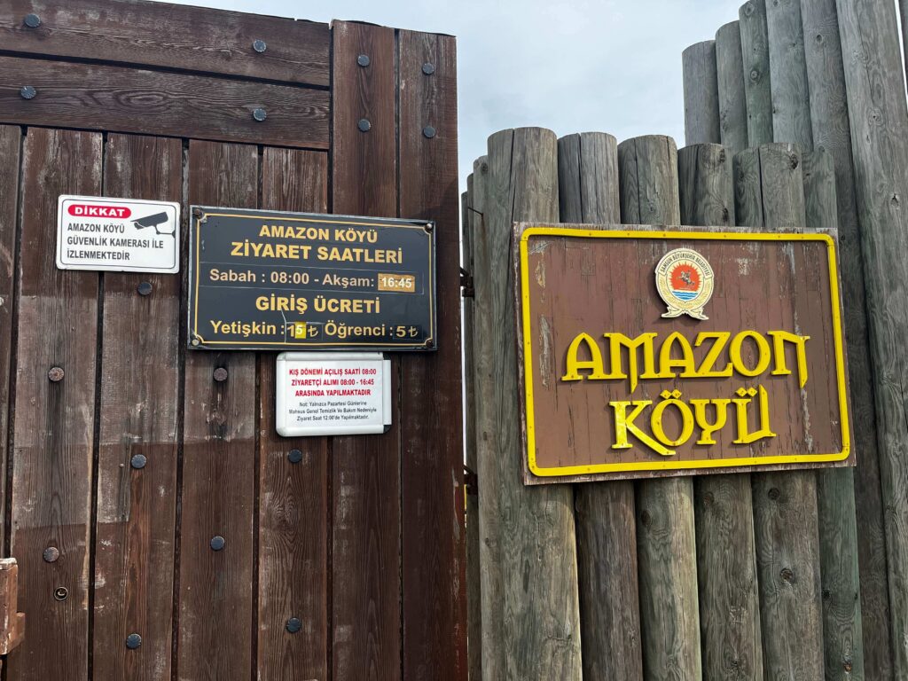 Amazon Köyü
