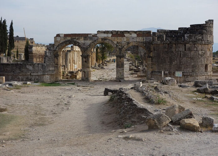 1080px-Domitian_gate_at_Hierapolis