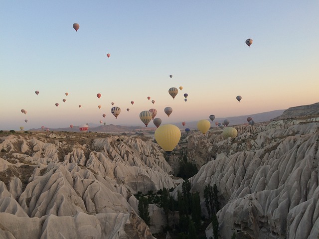 hot-air-balloon-2660659_640