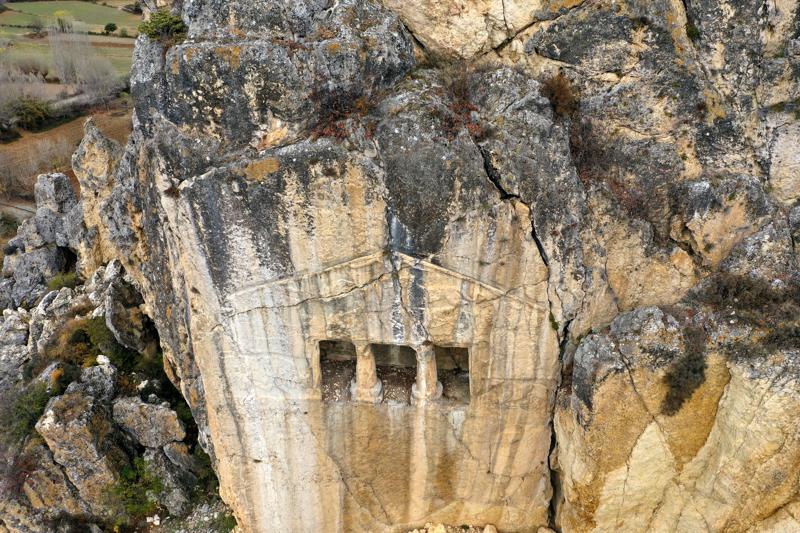 Kale Kapı Kaya Mezarı