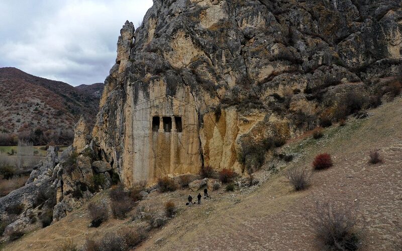 Kale Kapı Kaya Mezarı1 Kale Kapı Kaya Mezarı1